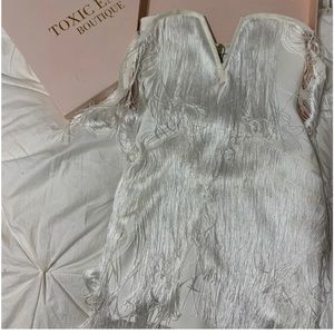 TASSEL OFF SHOULDER LACE DRESS - WHITE 
(Size: M)